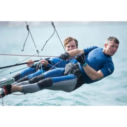 Musto Sunblock Dynamic Short Sleeve Rash Guard - Sky Diver Blue 13 Musto Sunblock Dynamic Short Sleeve Rash Guard - Sky Diver Blue -Diving Specialty Store 81216 586 SUNBLOCK DYNAMIC 008 STUART BITHELL JACK HAWKINS